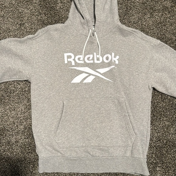 Reebok sweatshirt size medium - Picture 2 of 2
